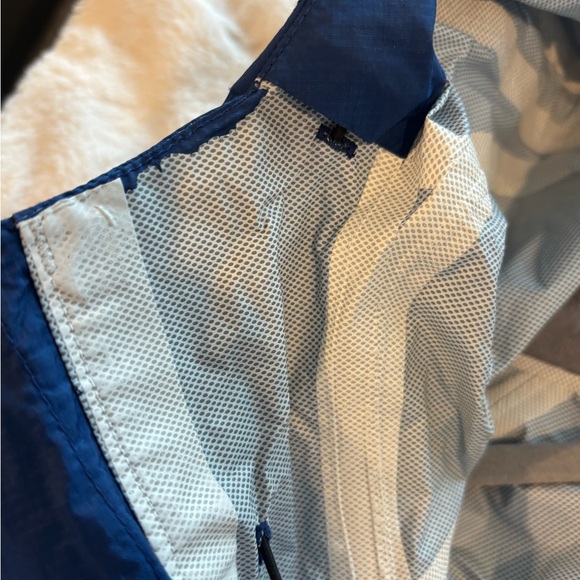 Patagonia Men's Navy Blue Windbreaker - Medium - Picture 7 of 7